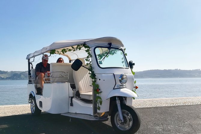 Tuk Tuk Lisbon Guided tour! 100% PRIVATE & PERSONALIZED - Bairro Alto after dark and during the day