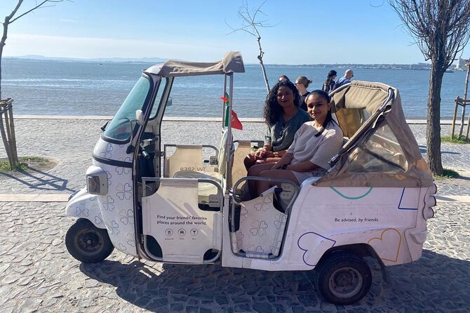 Tuk-Tuk Lisbon Tour 1 - 3hours - Time Out Market and LX Factory