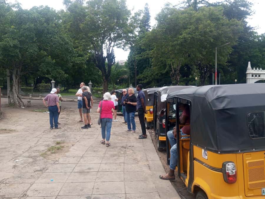 TUK TUK MAPUTO CITY TOUR - Vehicle comfort is part of the trade-off