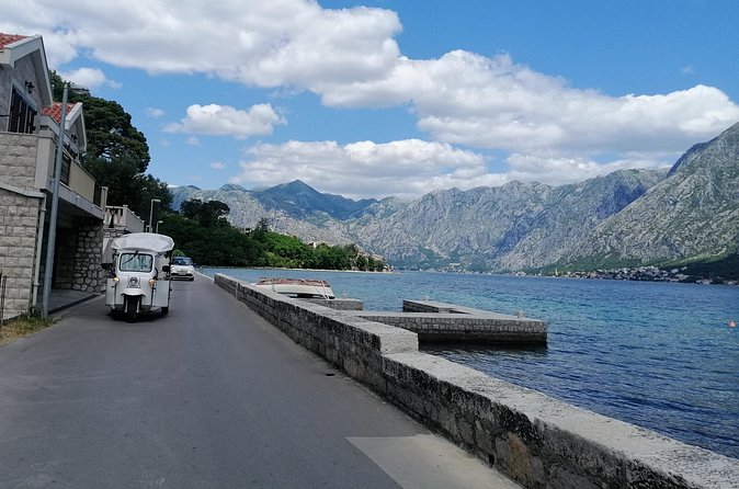 Tuk Tuk Montenegro: Magnificent Boka Bay - The guide can make the short schedule work