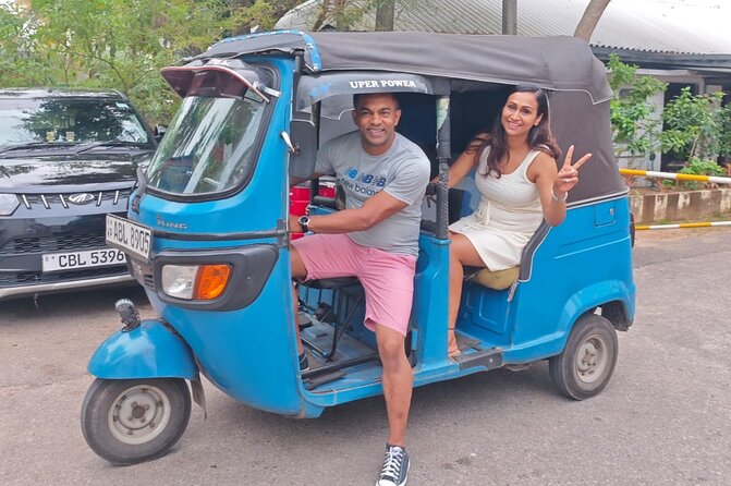 Tuk Tuk Private Tour Exploring Sri Lanka Capital of Colombo - Quiet moments beside Beira Lake