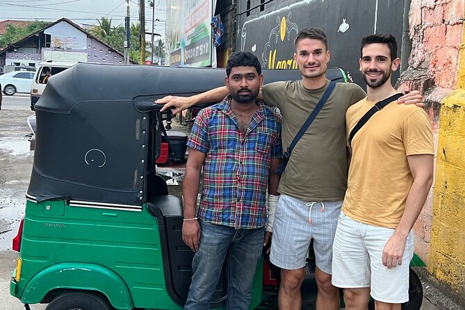 Tuk Tuk Rental in Sri Lanka - Driving independently with the Sri Lankan permit