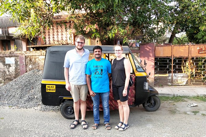 Tuk-Tuk Shopping Tour in Kochi – Spices,Crafts,Silks & Souvenirs - Natural incense and perfume oils