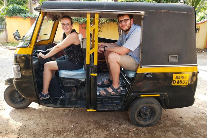 Tuk-Tuk Shopping Tour in Kochi – Spices,Crafts,Silks & Souvenirs - Silks, handwoven fabrics and local crafts