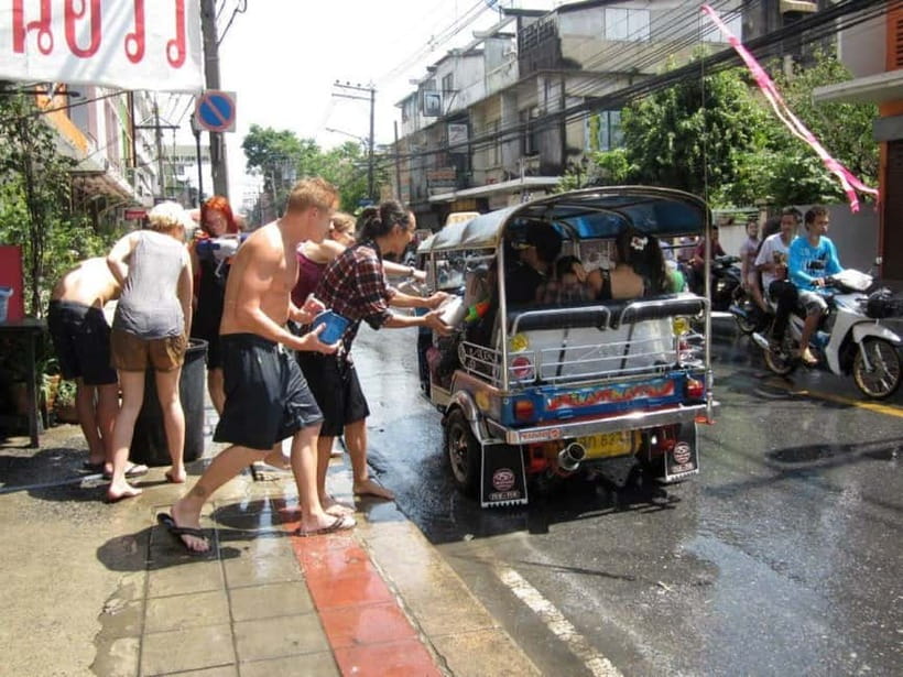 Tuk-Tuk Tales: Bangkok Private Tour - Comfort, clothing, and practical limits