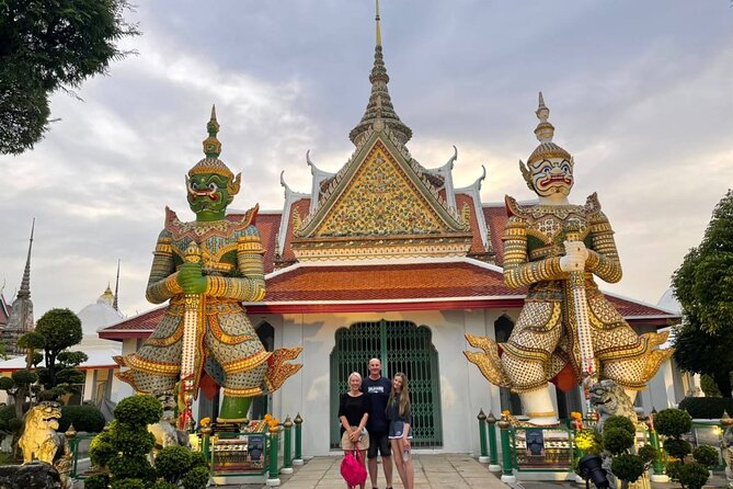 Tuk-tuk tour Bangkok by Night with Chinatown meal and hotel transfers - Chinatown, street food, and the final hour