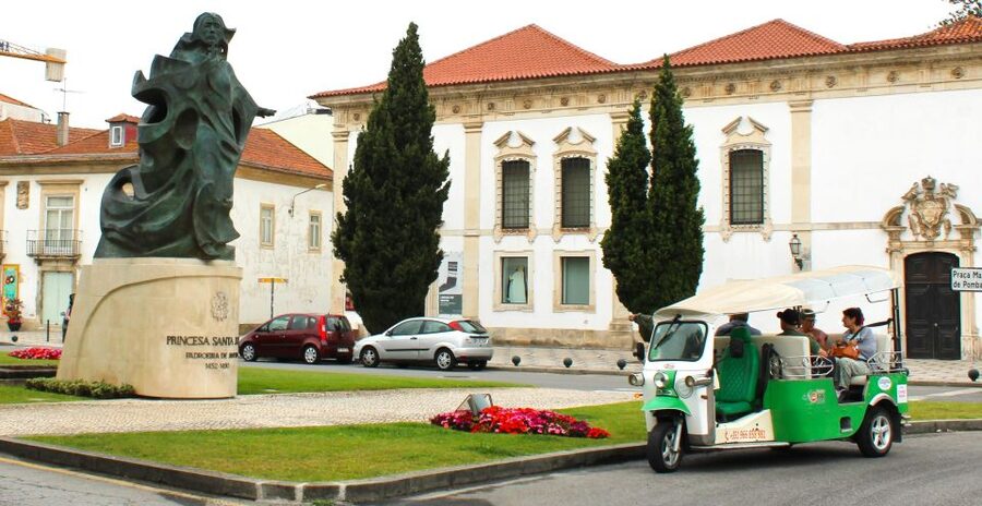 Tuk Tuk Tour in Aveiro - The old fishing quarter and S. Gonçalinho’s Chapel