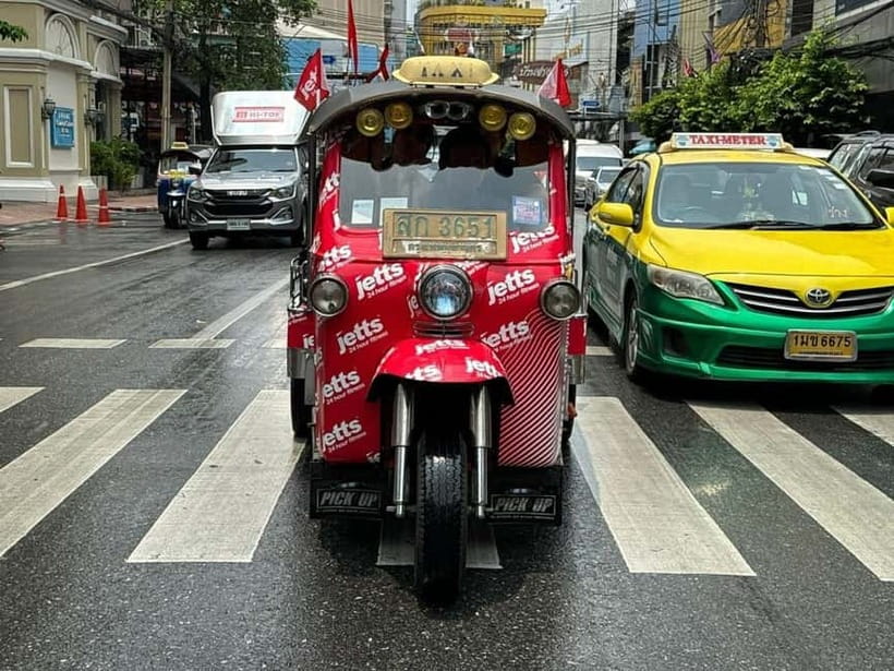 Tuk Tuk Tour in Bangkok - What the guide and driver add