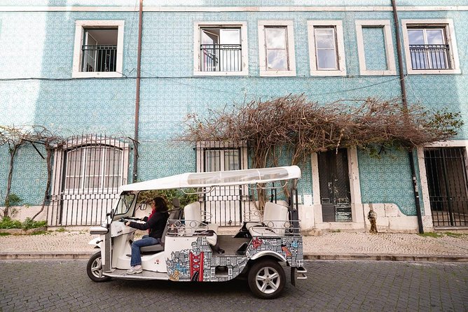 Tuk Tuk Tour in Lisbon's Old Town - Tram 28 - Sé Cathedral and the first look at Alfama