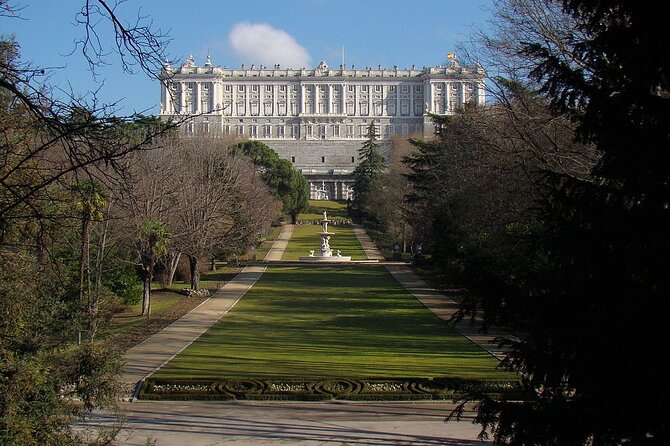 Tuk Tuk Tour Madrid 90 mins - Pickup and practical planning