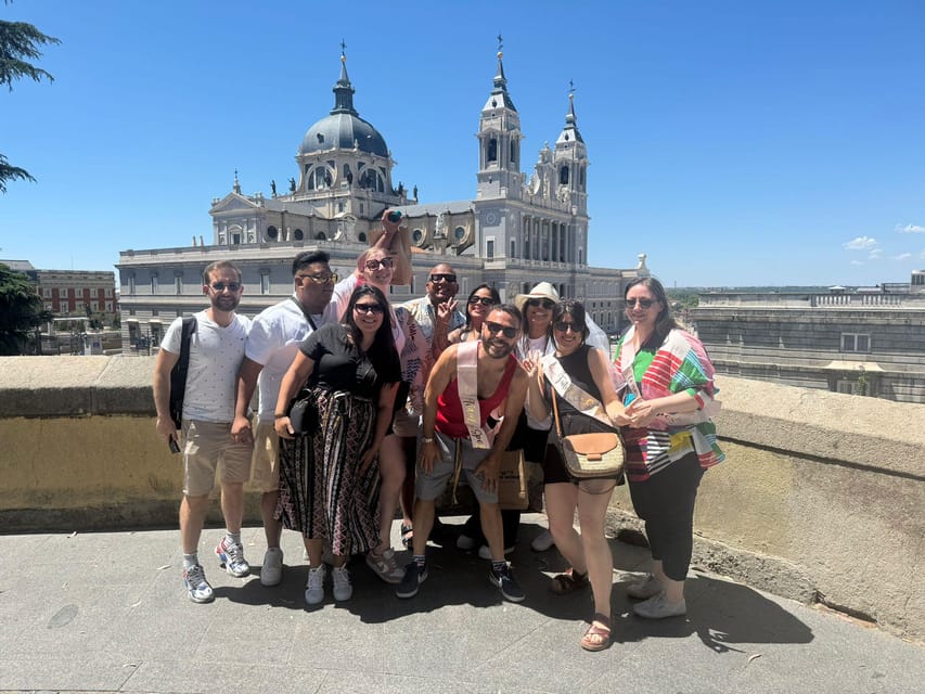Tuk Tuk Tour with Wine Test in Madrid - Key points to know before you book