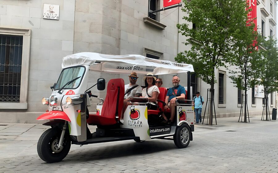 Tuk Tuk Tour with Wine Test in Madrid - A quick ride through Madrid with wine in hand