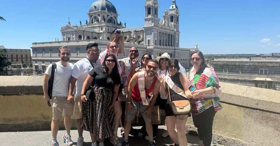 Tuk Tuk Tour with Wine Test in Madrid - What the wine tasting adds