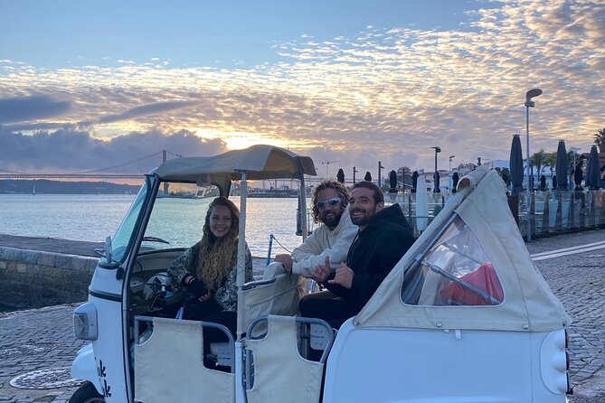 Tuktuk adventure through Lisbon - São Jorge Castle and Lisbon’s western viewpoints