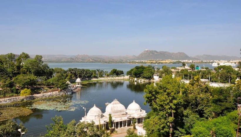 Udaipur Local Sightseeing Tour by Tuk-tuk (Rikshaw) - City Palace, two hours of royal rooms and lake views