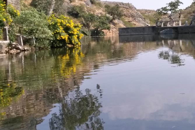 Udaipur sightseeing by tuk tuk or car - Lake Pichola puts Udaipur’s postcard view first
