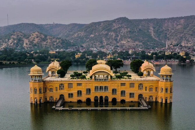 Ultimate Jaipur Tuk Tuk Tour with Pickup - Hawa Mahal, the famous facade with a practical purpose