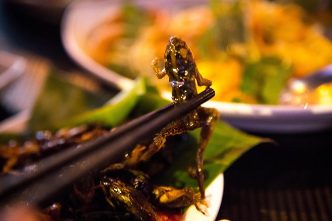 Ultimate Phnom Penh Food Tour by Tuk Tuk: 20 Tastings and Drinks - Wat Botum Park and two classic Cambodian dishes