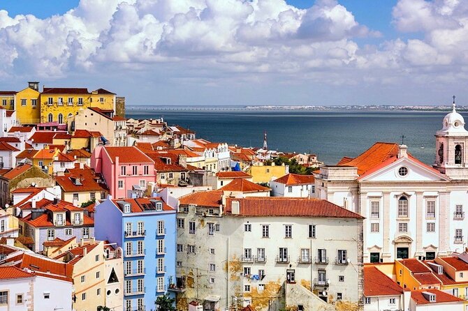 Unforgettable 3 Hours Lisbon City Tour with Tuk Tuk - Lisbon Cathedral and the old downtown