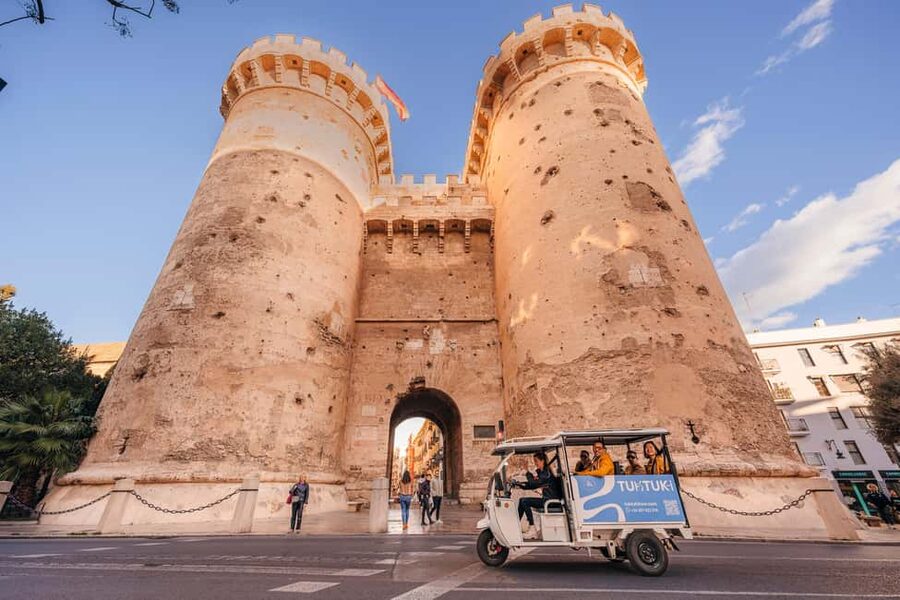 Valencia: 2-hour City Highlights Guided Tour by Tuk Tuk - La Marina and the route to the sea