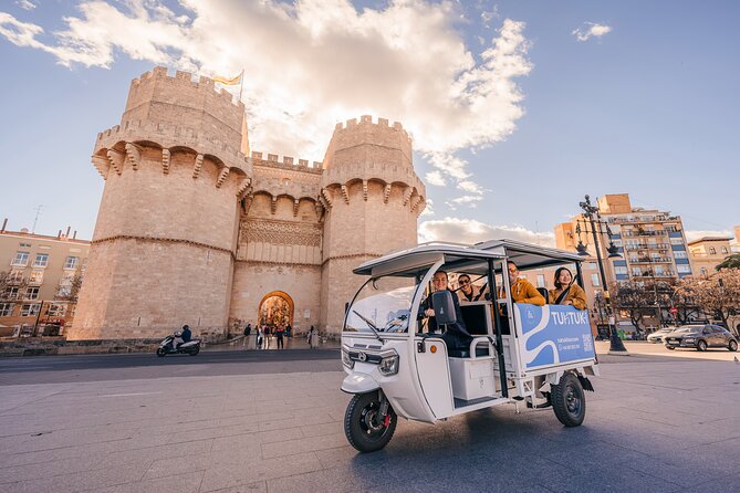 Valencia by Tuk Tuk i: Private tour 1 or 2 hours explore the city - The old town’s religious and Roman sights