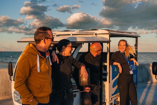 Valencia by Tuk Tuk i: Private tour 1 or 2 hours explore the city - The Marina and Veles e Vents