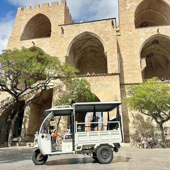 Valencia: Full 2-Hour Tuk Tuk Tour - Mercado de Colón and Carrer de Colón
