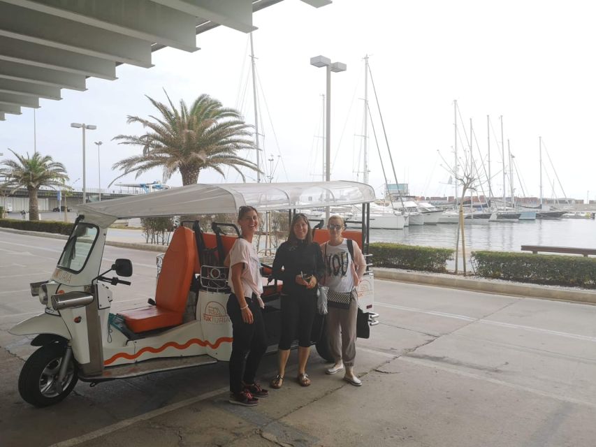 Valencia: Tuk Tuk City Tour - What the guide adds to the ride