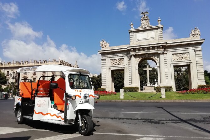Valencia: Tuk Tuk Full City Tour - Through El Carmen’s narrow streets