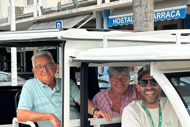Valencia: Tuk tuk tour - Sea Gate, Turia Gardens, and a flower-filled bridge
