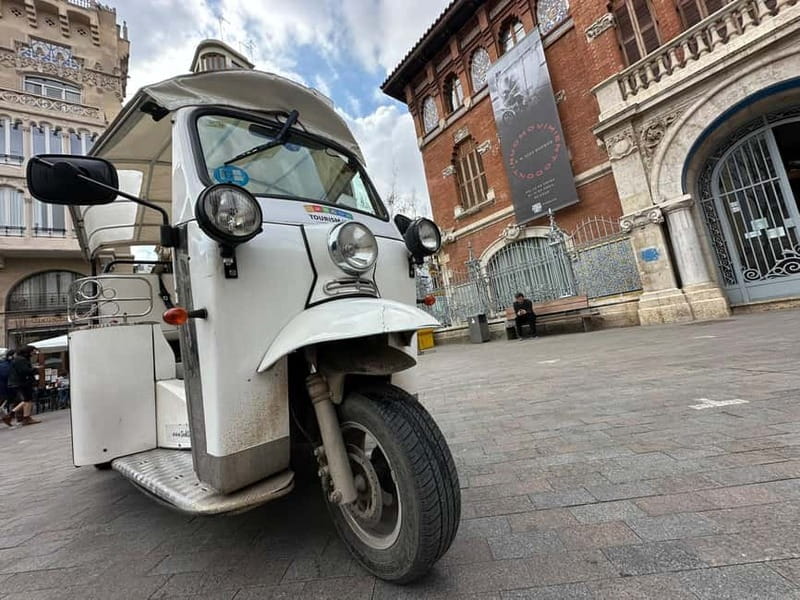 Valencia: Visit the Historic Center of Valencia by Tuk Tuk - Market Square and daily city life