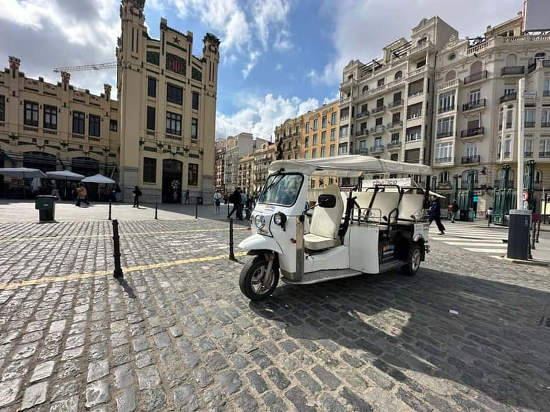 Valencia: Visit the Historic Center of Valencia by Tuk Tuk - Language, guide style, and group feel