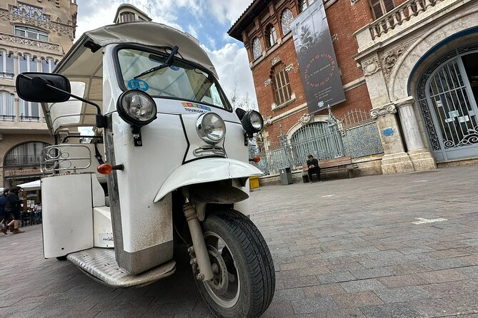 Valencia: Visit the Historic Center of Valencia in Tuk Tuk - Reliability, weather, and cancellation terms