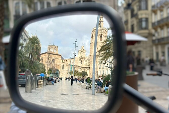 Valencia: Visit the Historic Center of Valencia in Tuk Tuk - Meeting at C/ de Xàtiva, 24