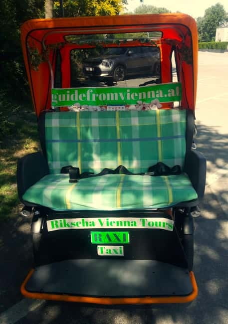 Vienna: Tour with locals in RAXI electric rickshaw - Prater, Danube Park, and Old Danube