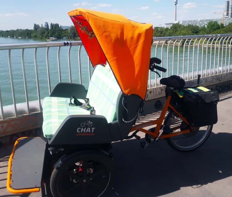 Vienna: Tour with locals in RAXI electric rickshaw - Starting with a five-minute safety briefing