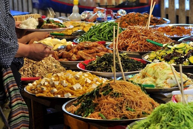 Vientiane Cuisine & Culture: The Hungry Tuk Tuk - Exploring the night food markets