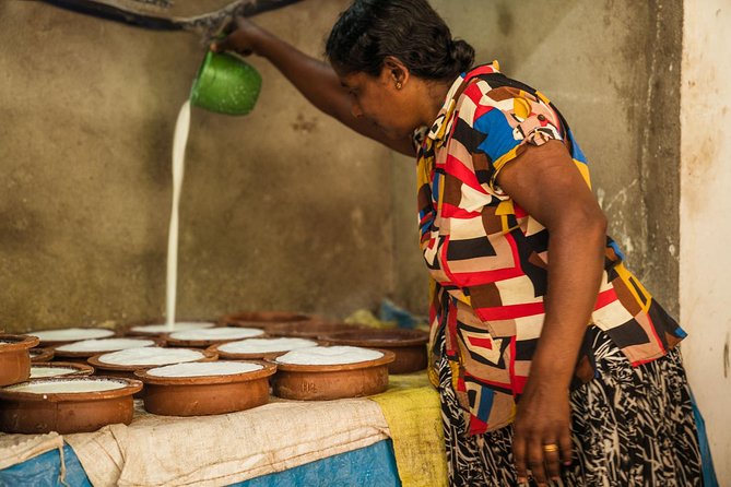 Village Expedition in Yala By Tuk-Tuk from Hambantota Harbor - Making a clay pot with a village artisan