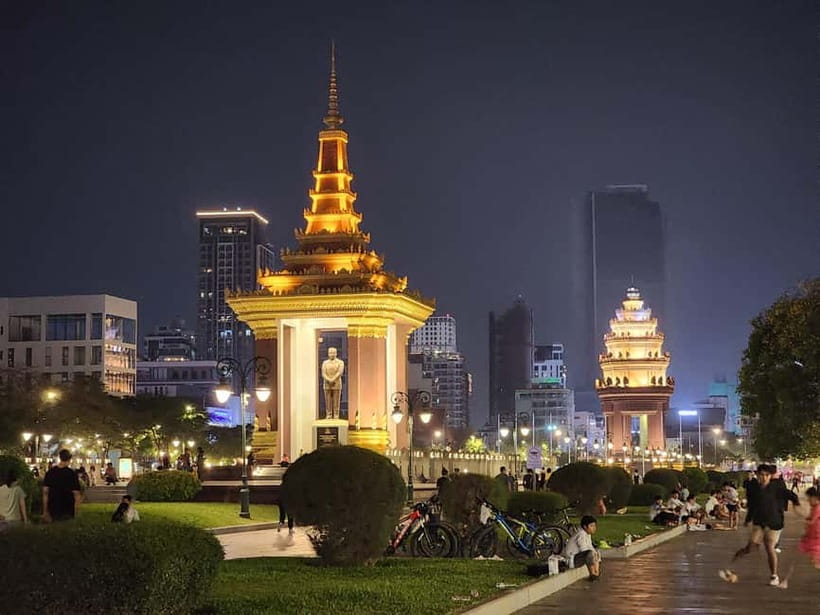 Visiting 9 Places in 3 hours Share Tour by Tuk-Tuk - Wat Phnom and the city’s spiritual center
