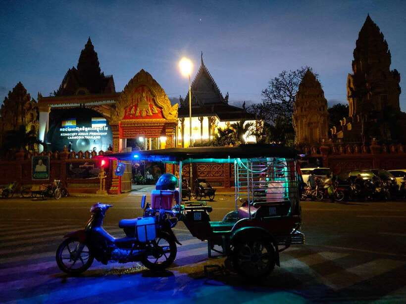Visiting 9 Places in 3 hours Share Tour by Tuk-Tuk - Independence Monument and the first city views