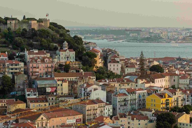 Welcome Lisbon Tour with Local Guide in Private Eco Tuk Tuk - Praça do Comércio and the final river view