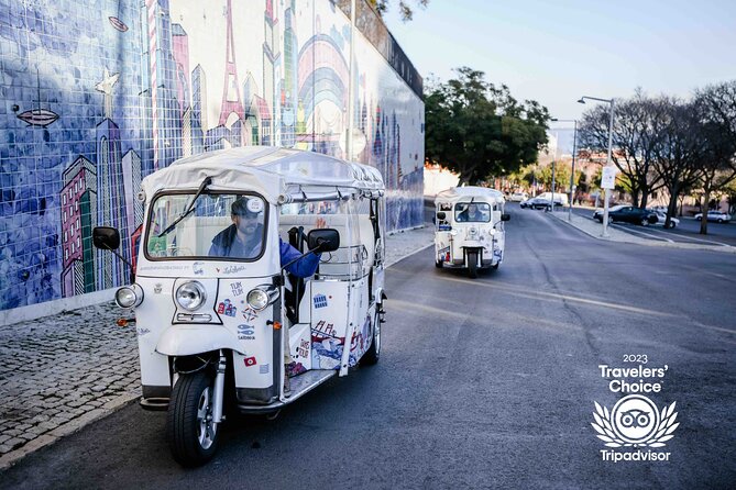 Welcome Lisbon Tour with Local Guide in Private Eco Tuk Tuk - Guides, stories, and the private format