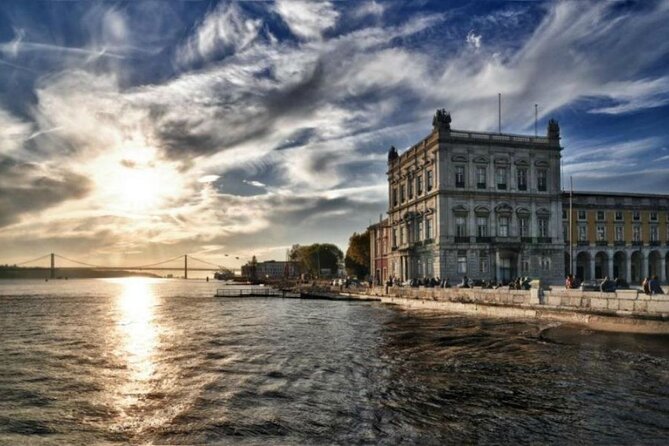 Welcome Lisbon Tour with Local Guide in Private Eco Tuk Tuk - Comfort, weather, and the real ride
