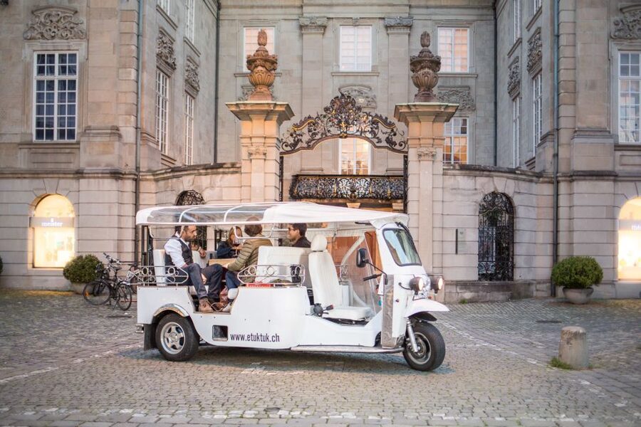 Zurich: Swiss Cheese Fondue & Wine e-Tuk-Tuk City Tour - Why fondue works so well on an eTukTuk